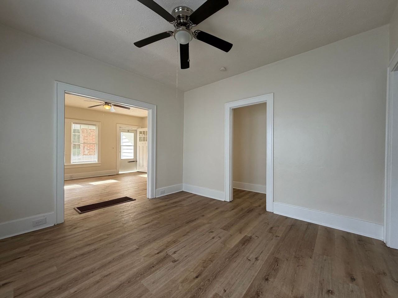 918 Darlington Way Sw - Photo 5 of 27