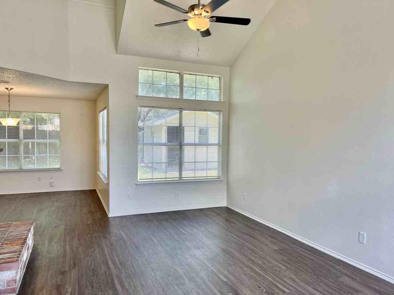 5202 Sherburne Dr - Photo 3 of 21