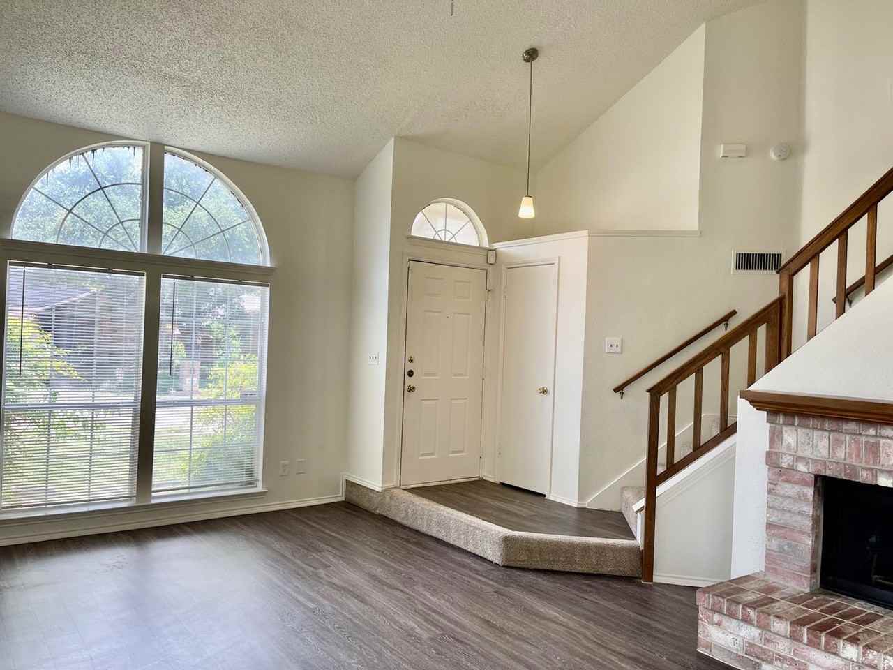 5202 Sherburne Dr - Photo 4 of 21