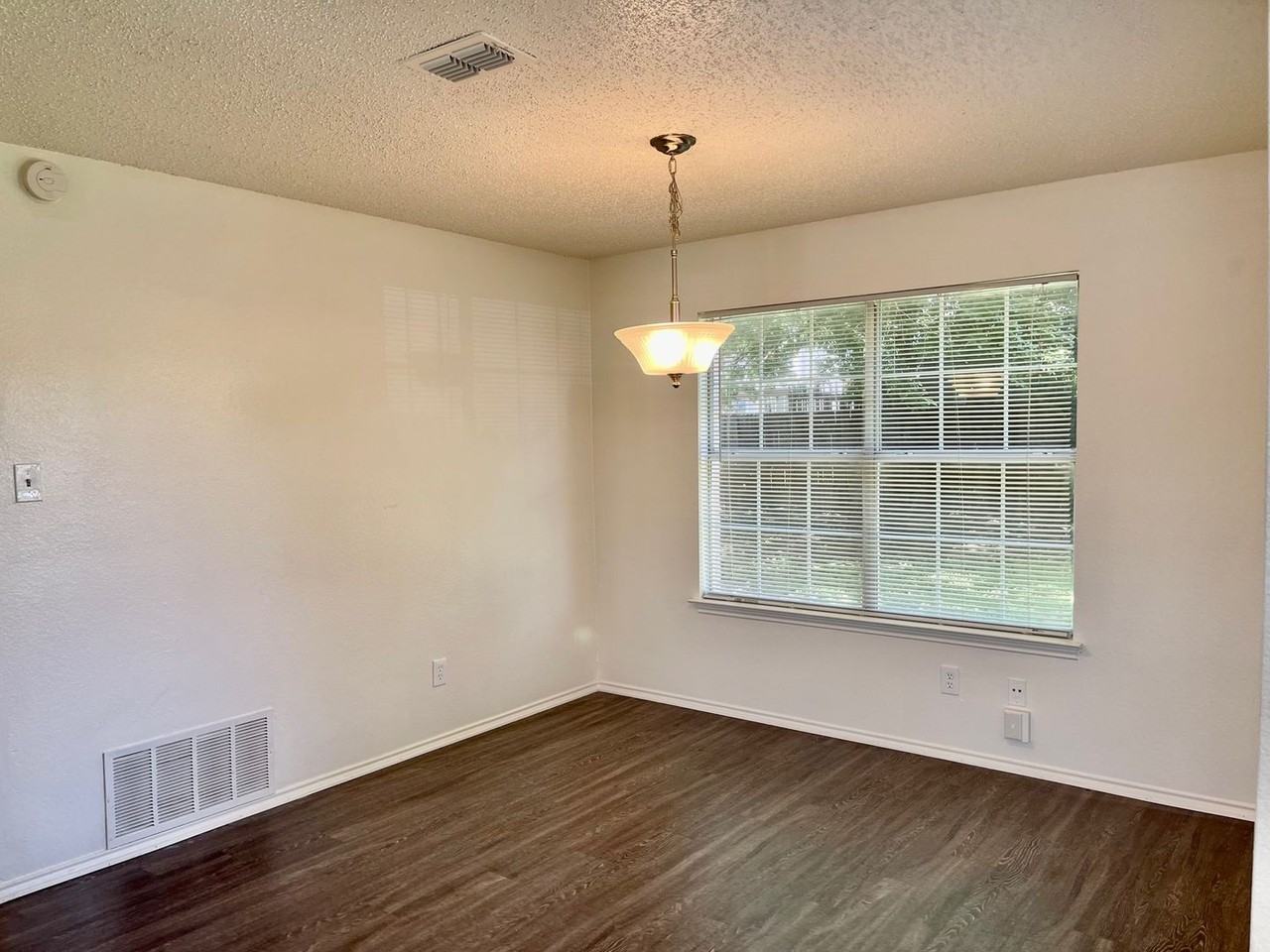 5202 Sherburne Dr - Photo 5 of 21