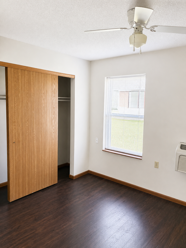 Oregon Trail Apartments - Photo 5 of 8