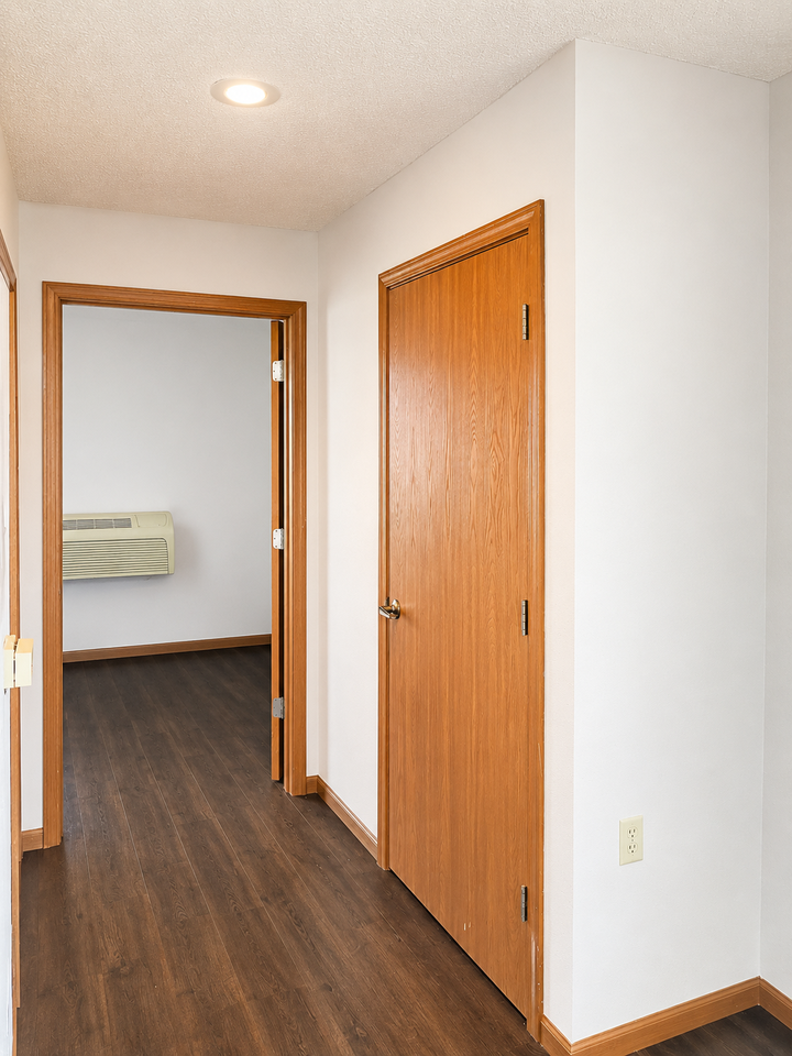 Oregon Trail Apartments - Photo 4 of 8