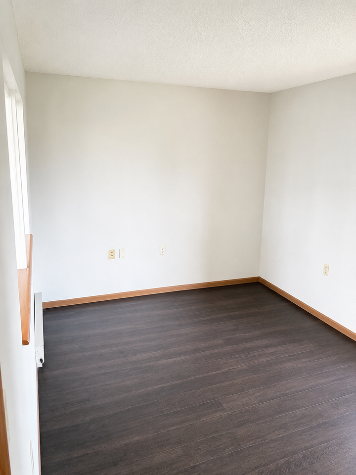Oregon Trail Apartments - Photo 2 of 8