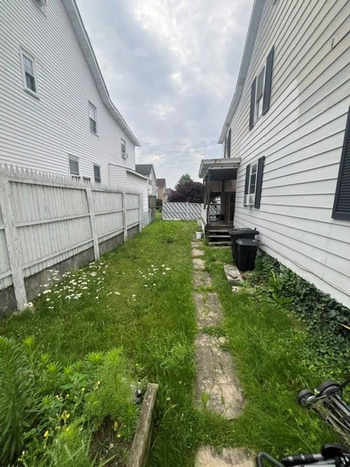 113 S Chestnut St - Photo 2 of 12