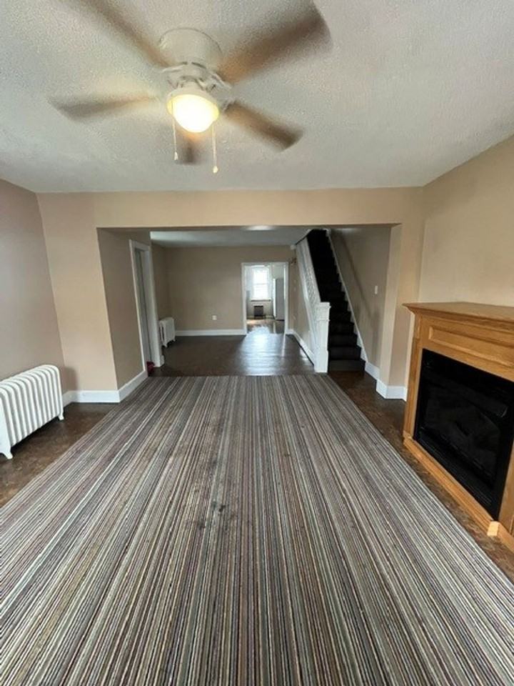 113 S Chestnut St - Photo 3 of 12
