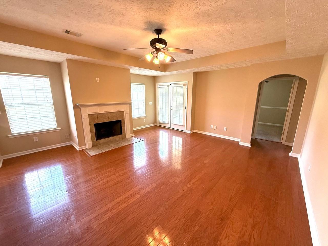 9400 Colleton Ct - Photo 5 of 14
