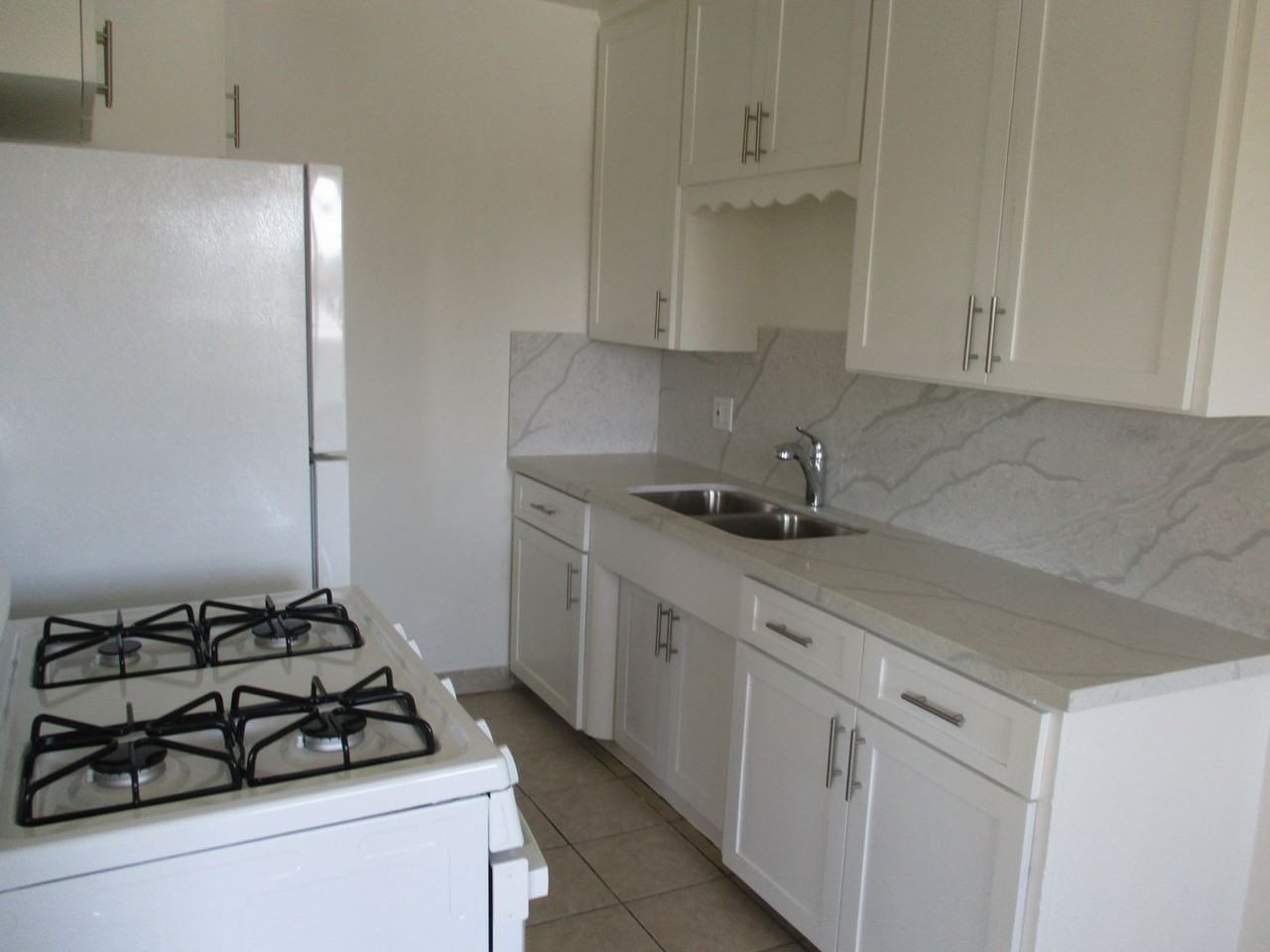 3854 1/2 Euclid Ave - Photo 5 of 11