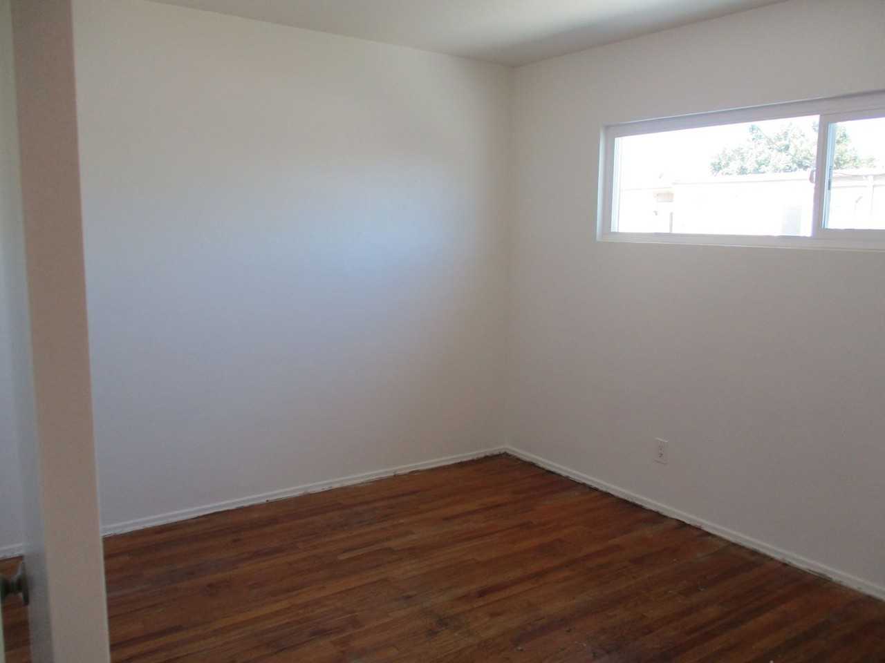 3854 1/2 Euclid Ave - Photo 6 of 11