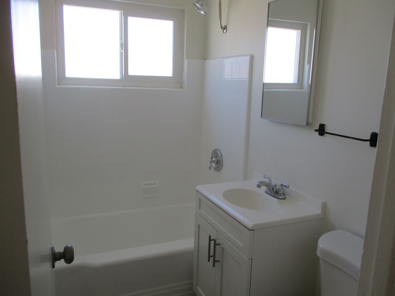 3854 1/2 Euclid Ave - Photo 7 of 11