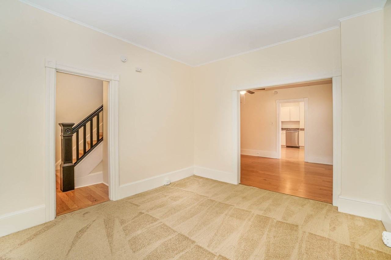 136 N Potomac St - Photo 2 of 32