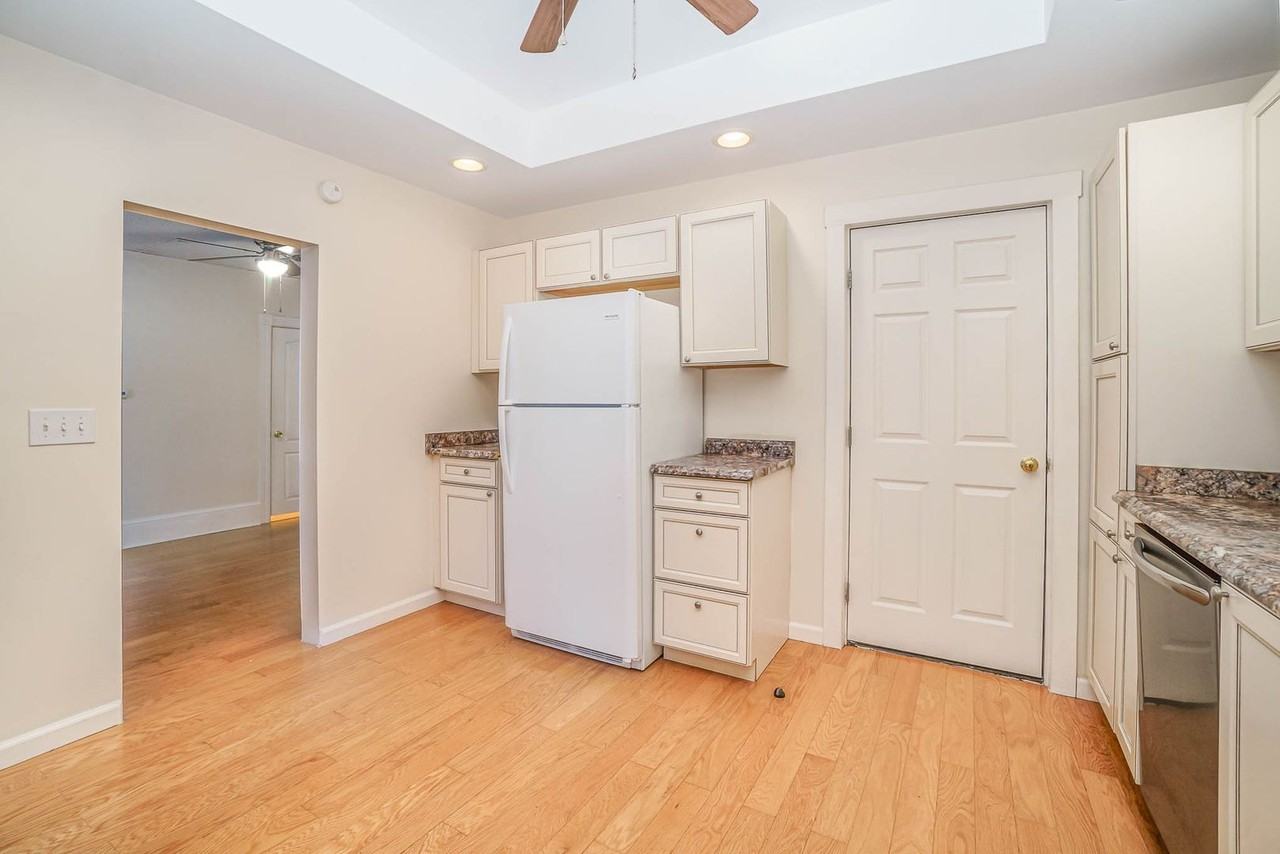 136 N Potomac St - Photo 6 of 32