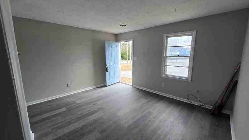 222 N Discovery St - Photo 6 of 8