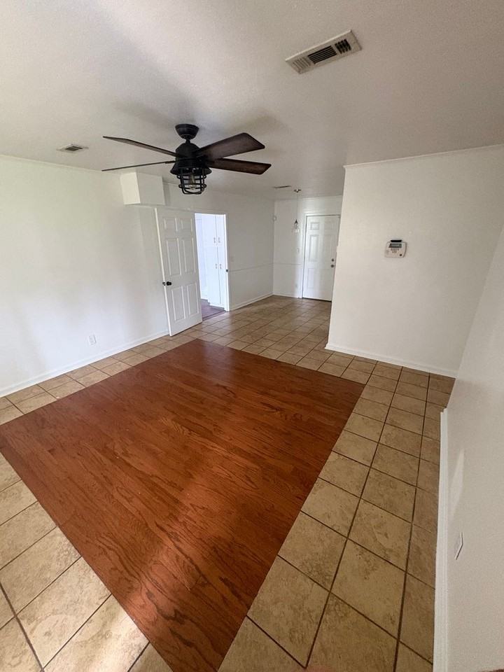 320 Ray Ave - Photo 2 of 9