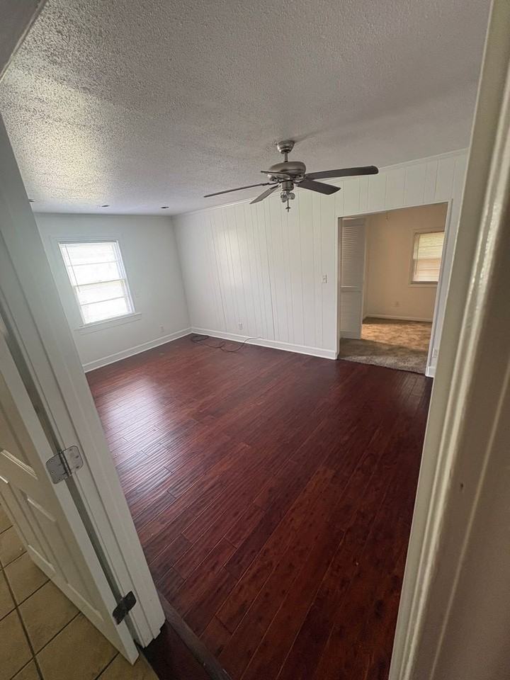 320 Ray Ave - Photo 4 of 9