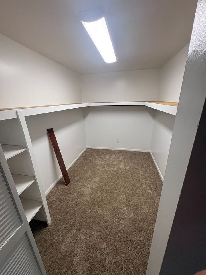 320 Ray Ave - Photo 5 of 9