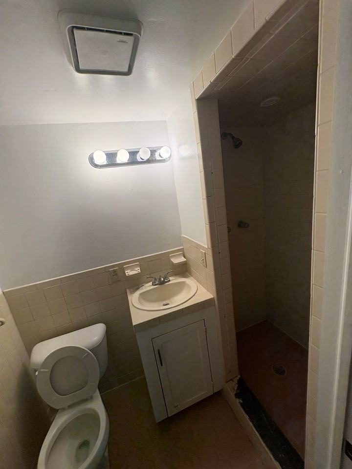320 Ray Ave - Photo 6 of 9