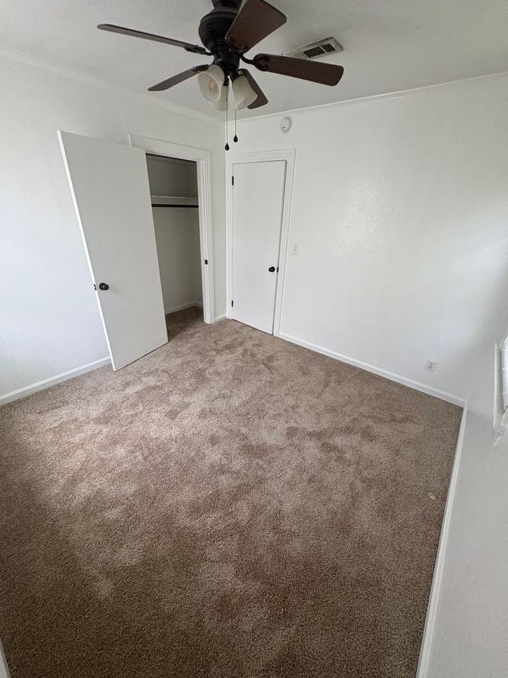 320 Ray Ave - Photo 7 of 9