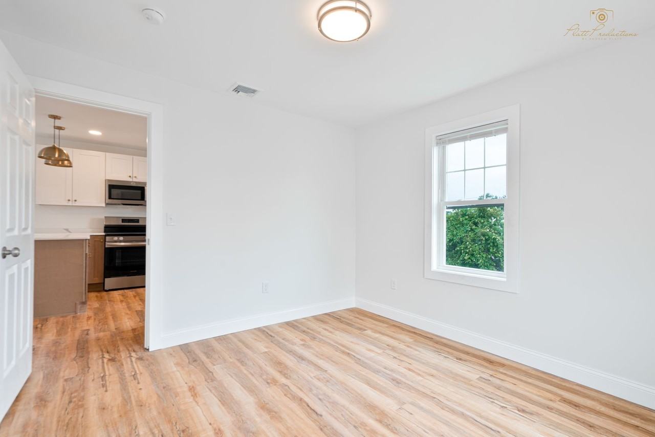 9 Colwell St #2 - Photo 5 of 11
