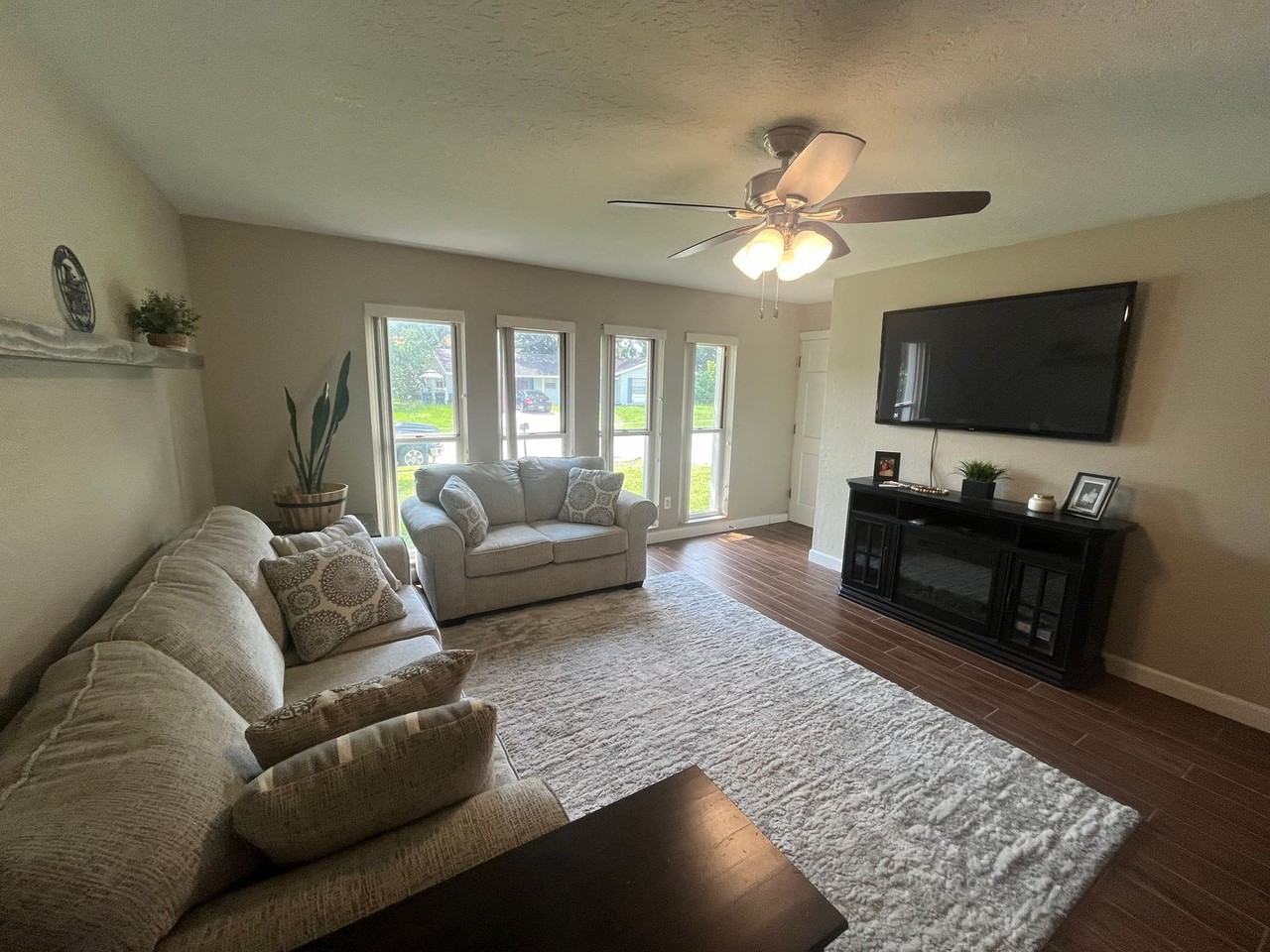 5119 Ferncrest Dr - Photo 3 of 18