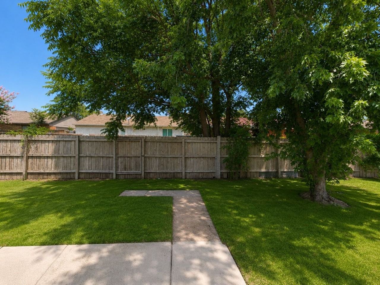 805 Circle Cove Dr - Photo 5 of 25