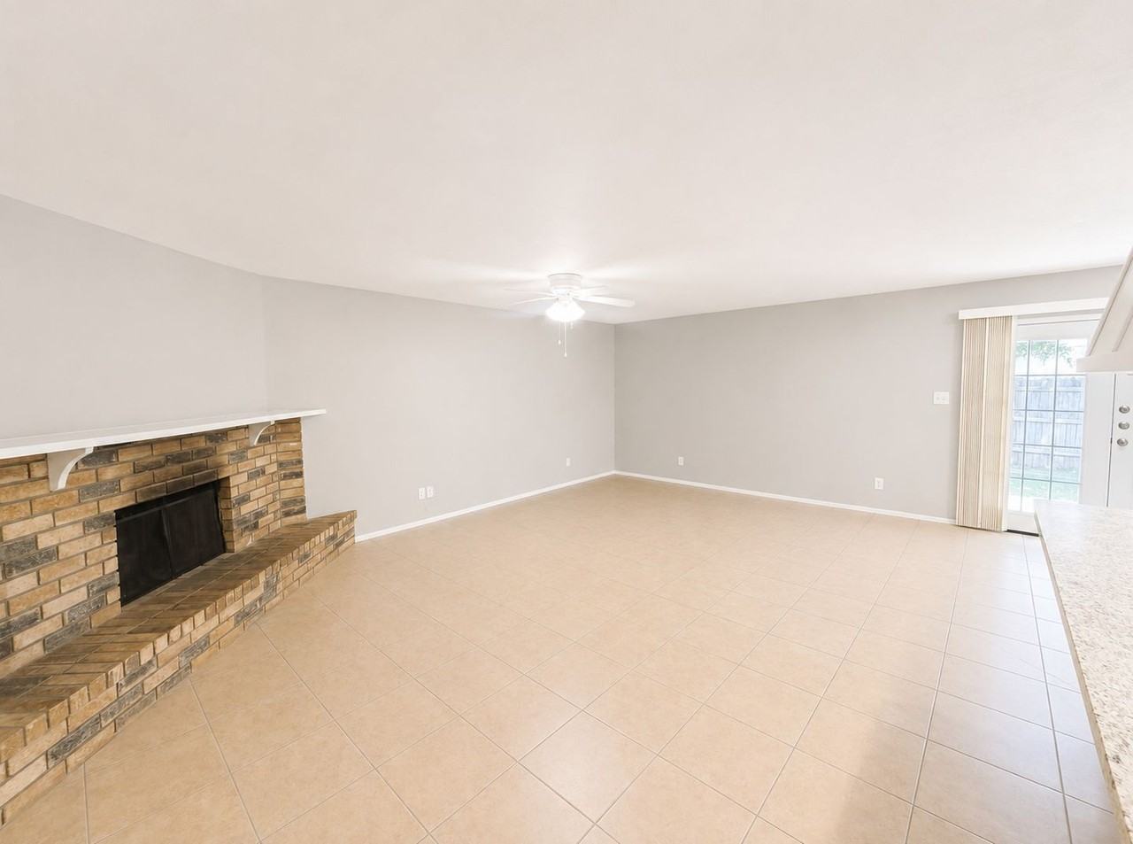 805 Circle Cove Dr - Photo 7 of 25