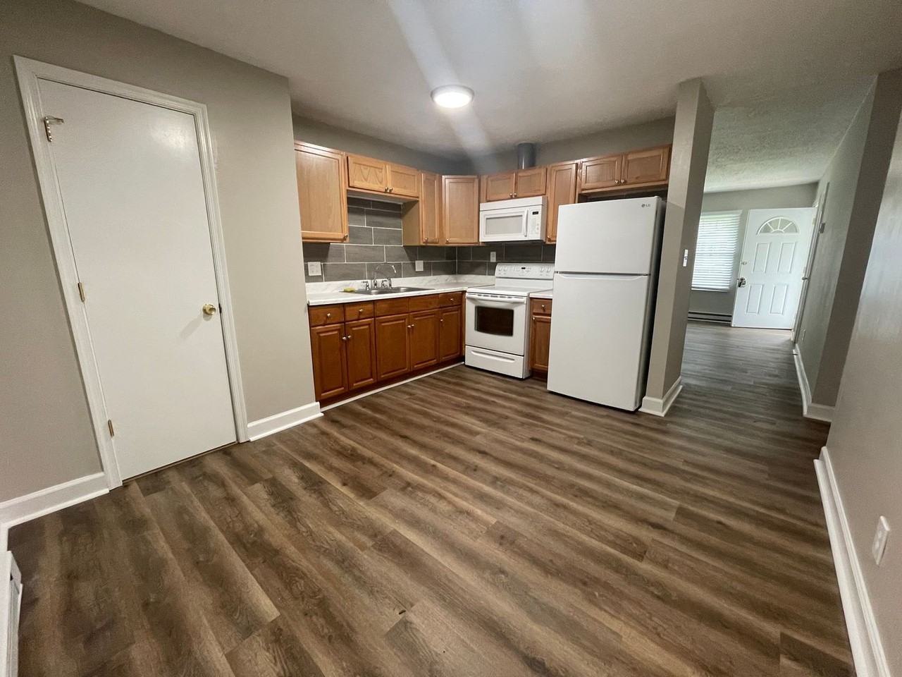 214 Belvidere St - Photo 3 of 11