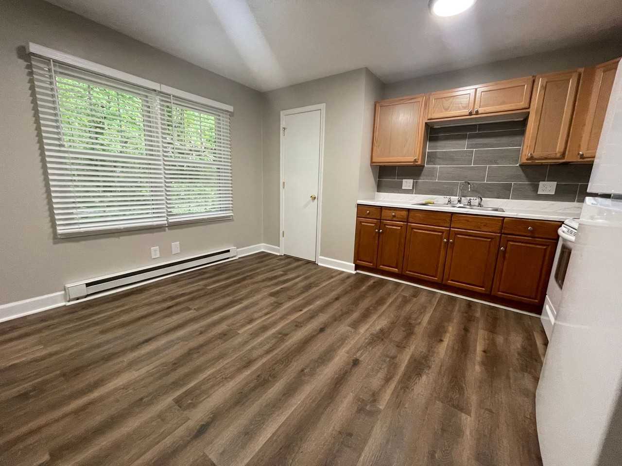 214 Belvidere St - Photo 4 of 11