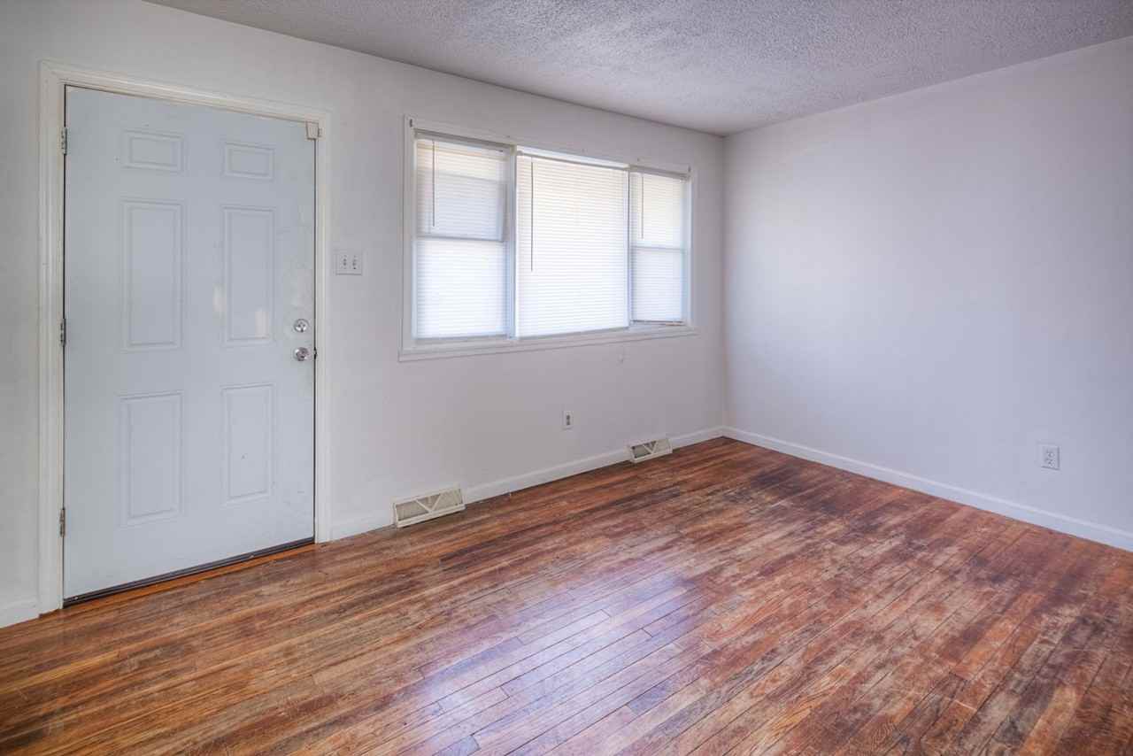 203 Sycamore Rd - Photo 2 of 14