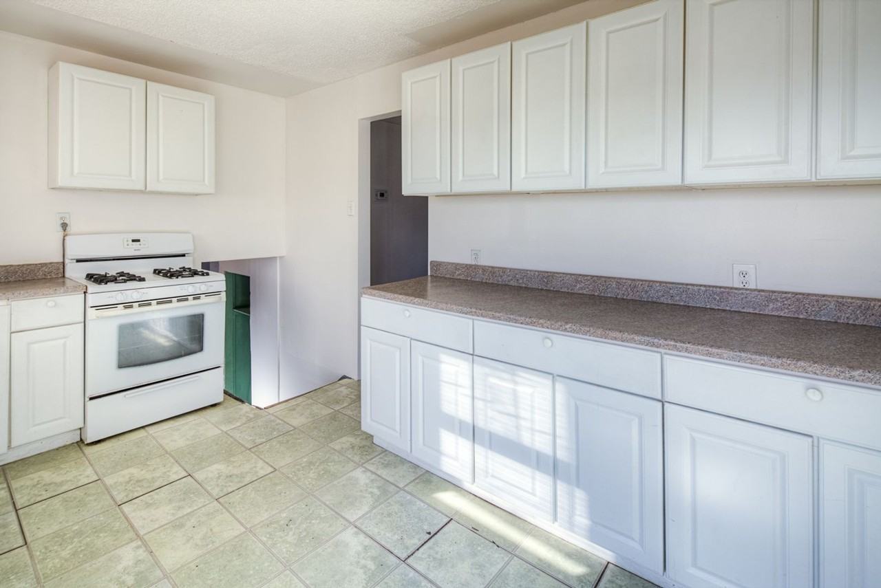 203 Sycamore Rd - Photo 5 of 14