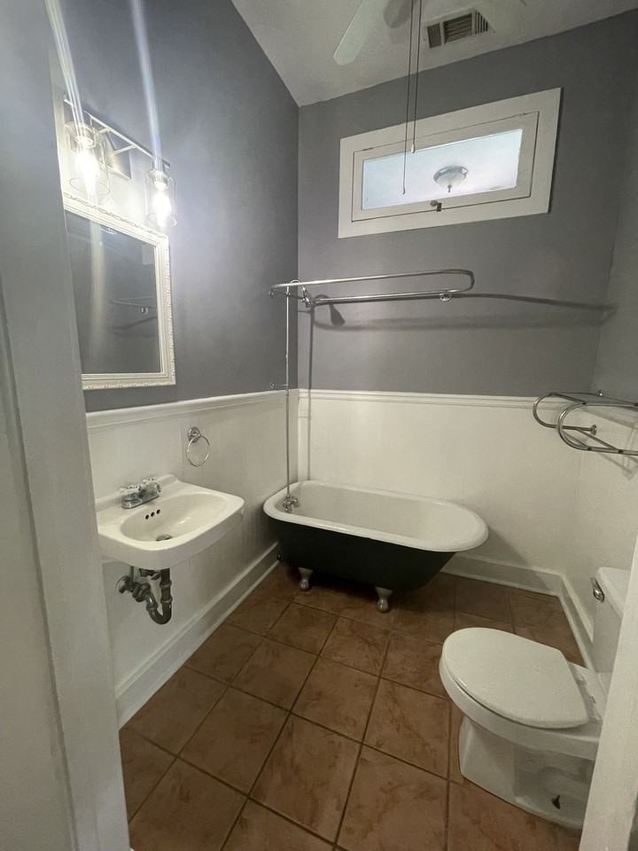 3 Bedroom 2 Bathroom Baldwin Park upstairs unit 1 off street parking - Photo 6 of 19