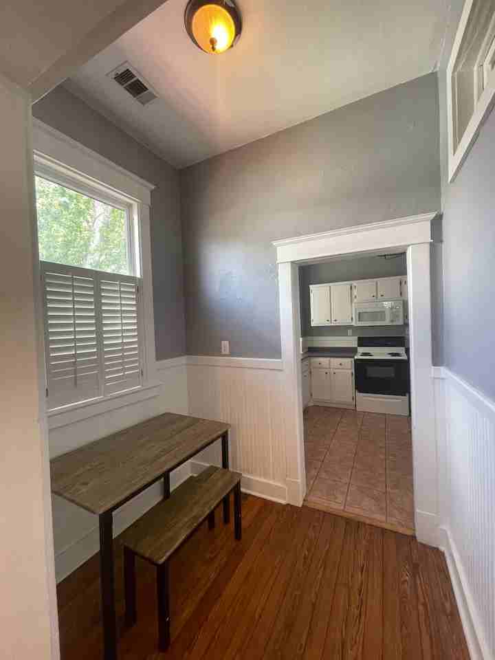 3 Bedroom 2 Bathroom Baldwin Park upstairs unit 1 off street parking - Photo 7 of 19
