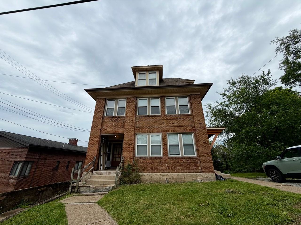 42 Warren St - Photo 2 of 13