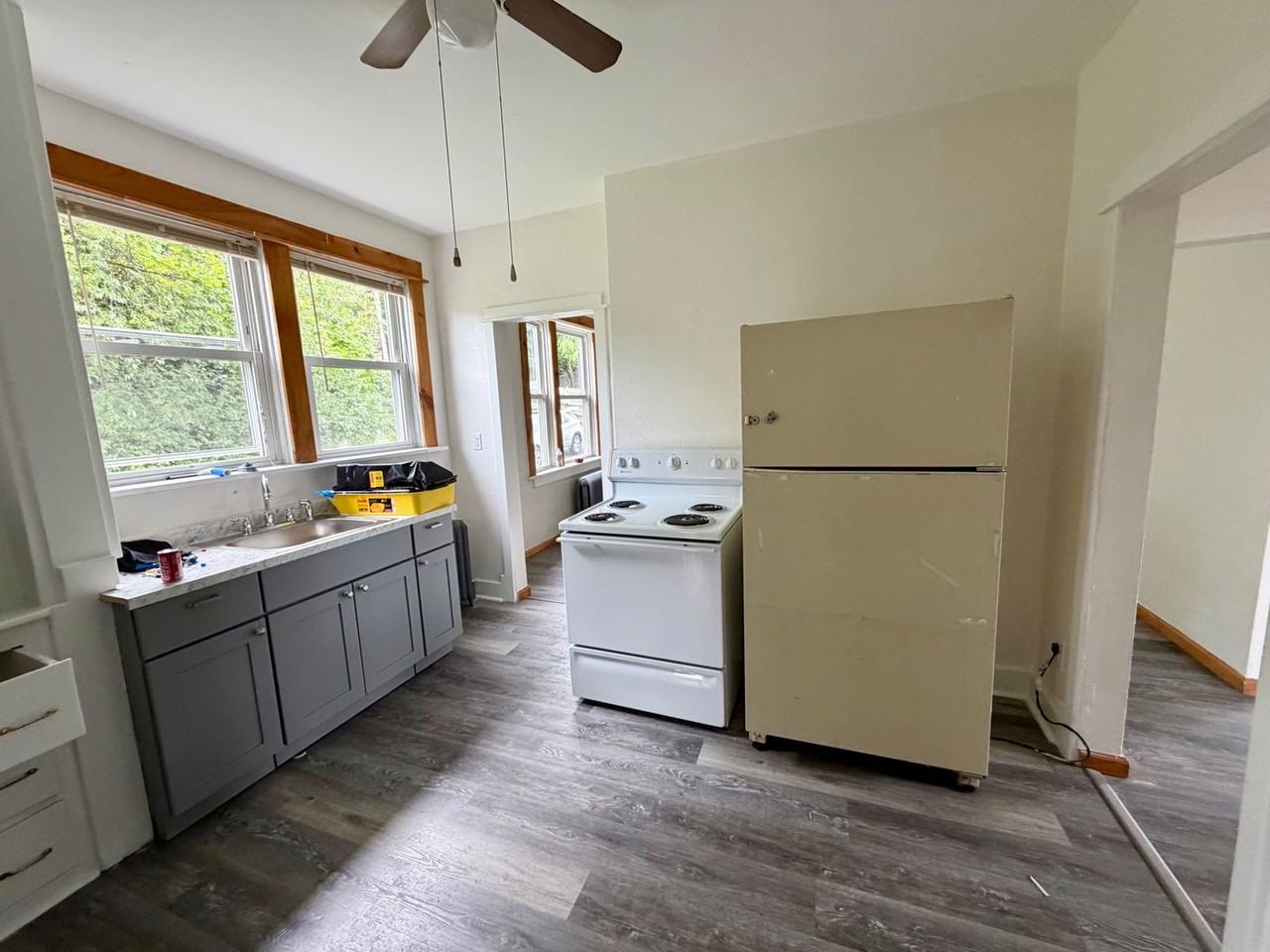 42 Warren St - Photo 7 of 13