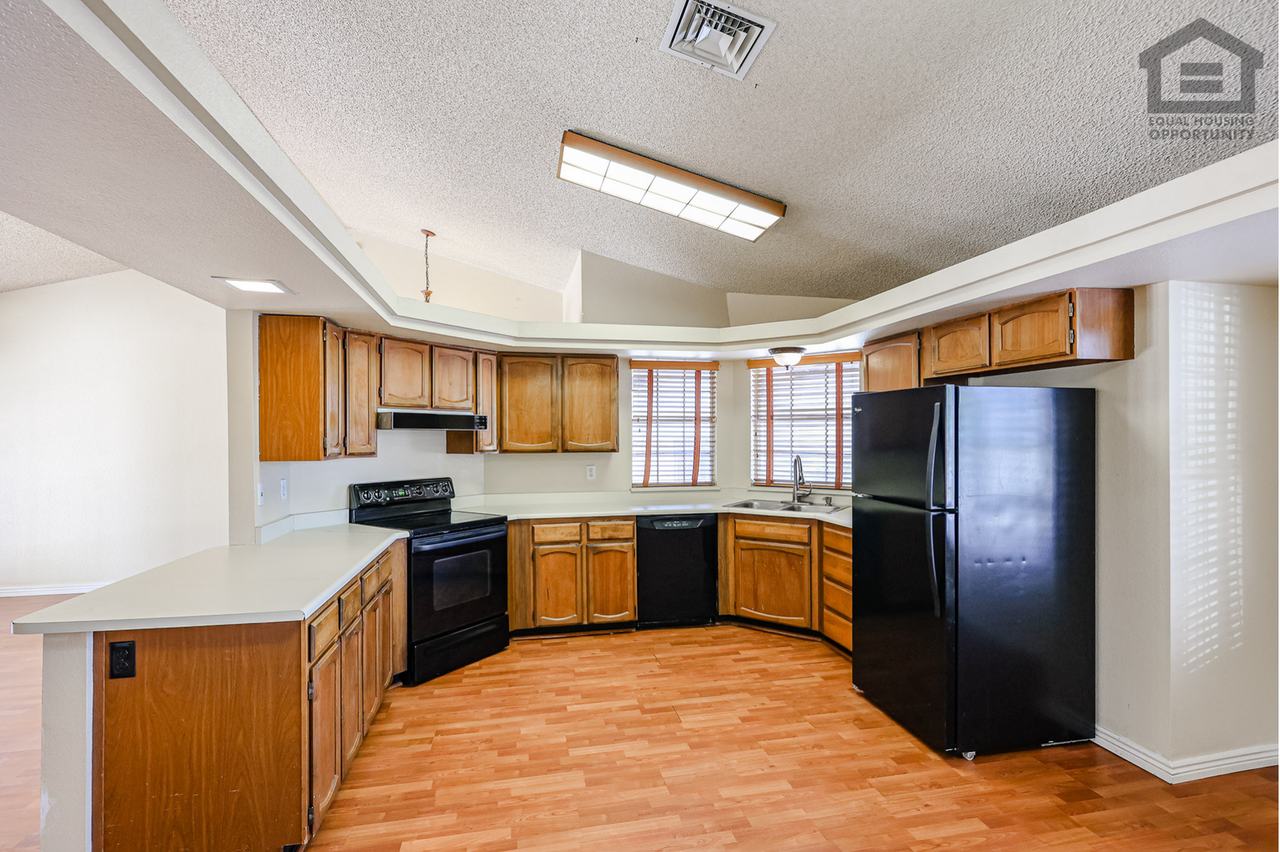 5727 W Villa Maria Dr