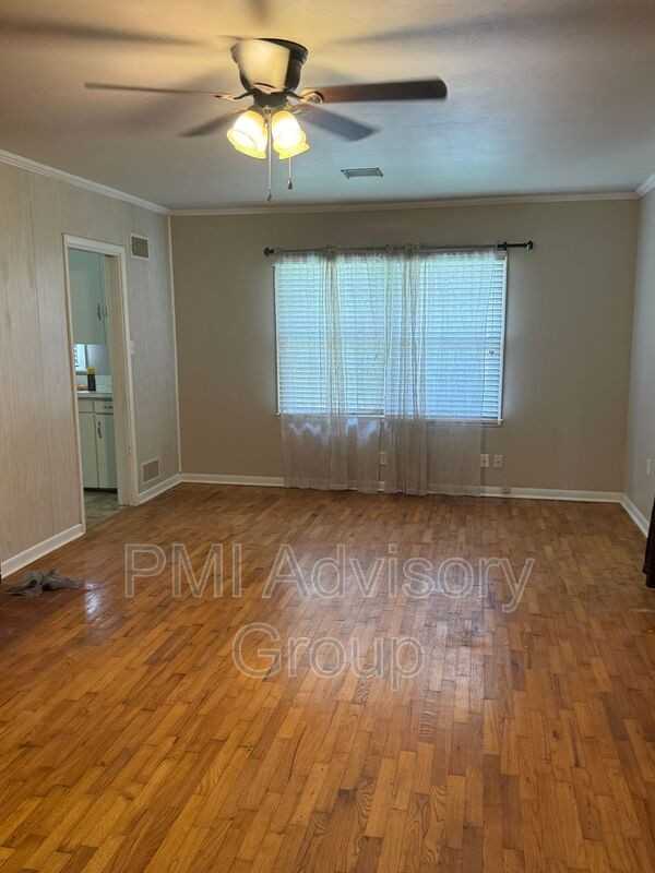 200 Sw Country Club Dr - Photo 2 of 6