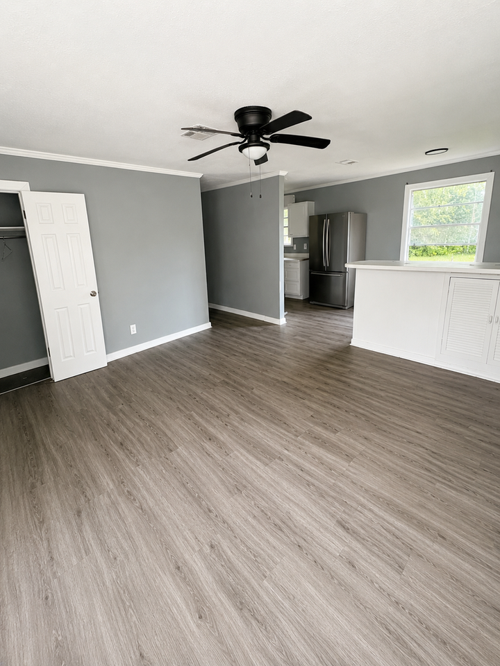 218 Reynolds St - Photo 2 of 9
