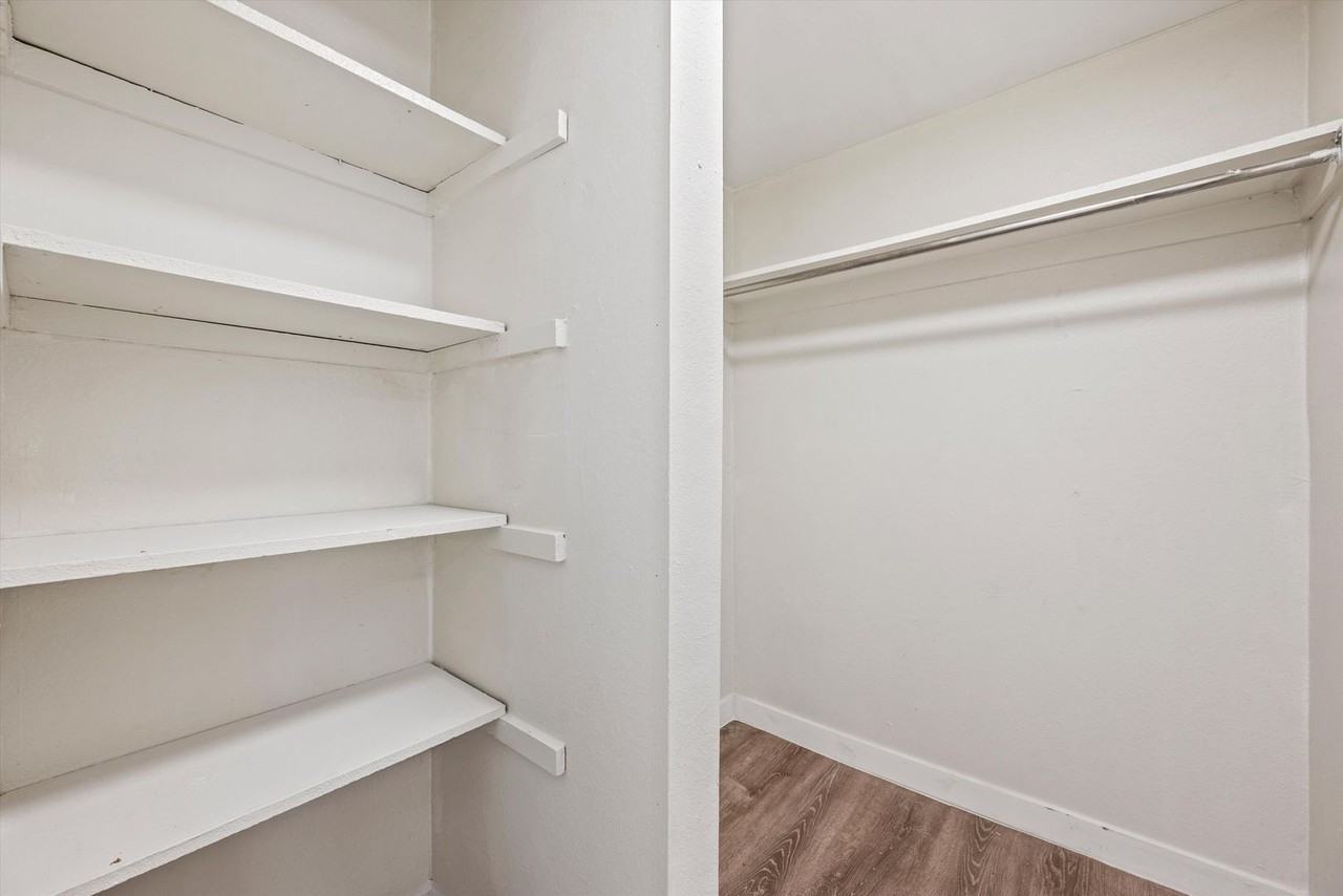 4651 S Lowell Blvd #D - Photo 6 of 9