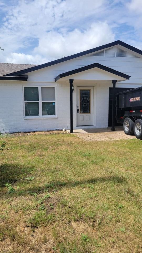 1402 Miranda Ave - Photo 2 of 11