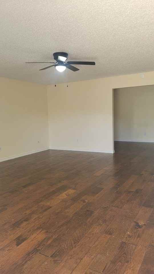 1402 Miranda Ave - Photo 3 of 11
