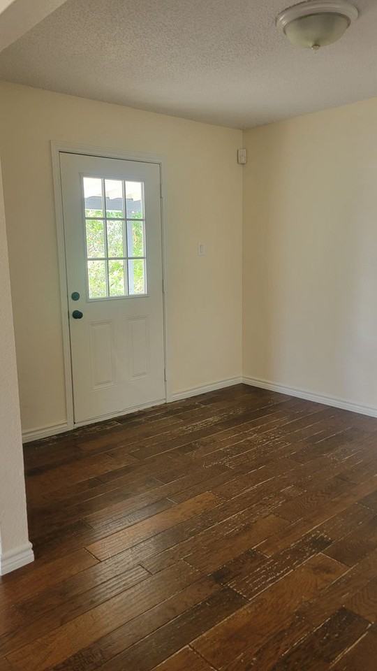 1402 Miranda Ave - Photo 5 of 11