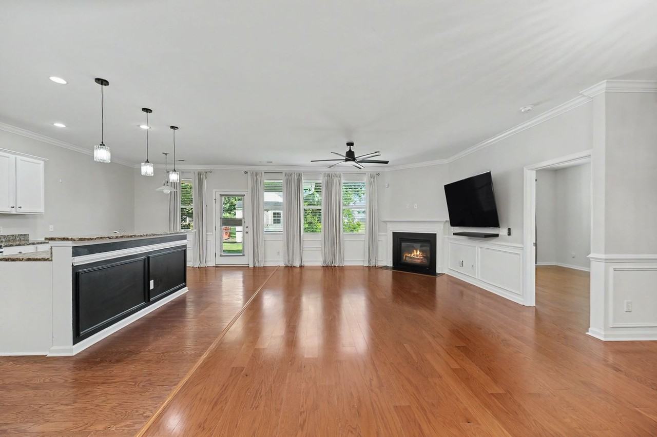 247 Clayburne Dr - Photo 4 of 38