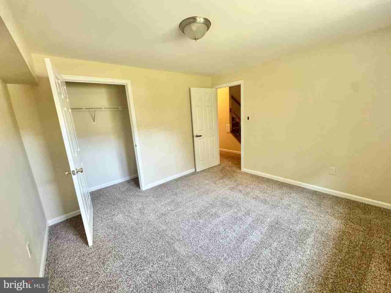 704 Stafford Glen Ct - Photo 2 of 17