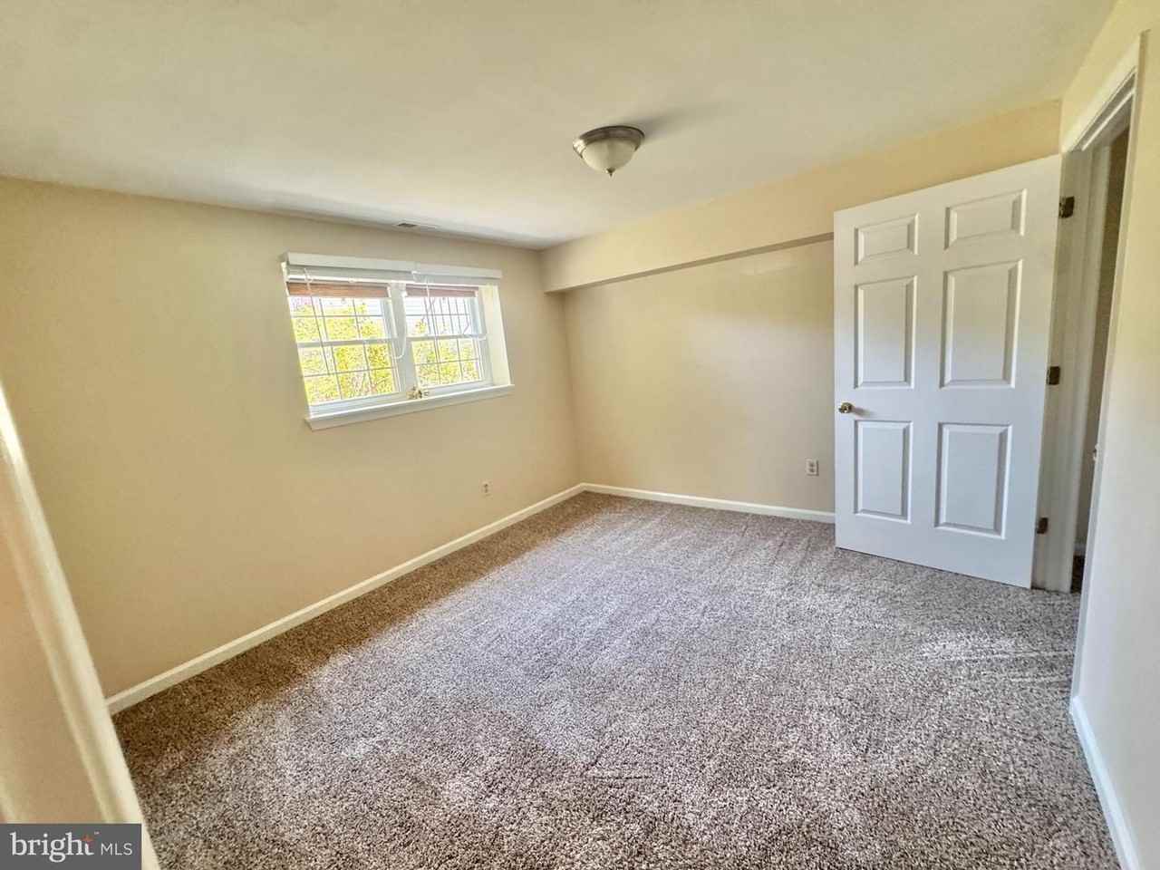 704 Stafford Glen Ct - Photo 3 of 17