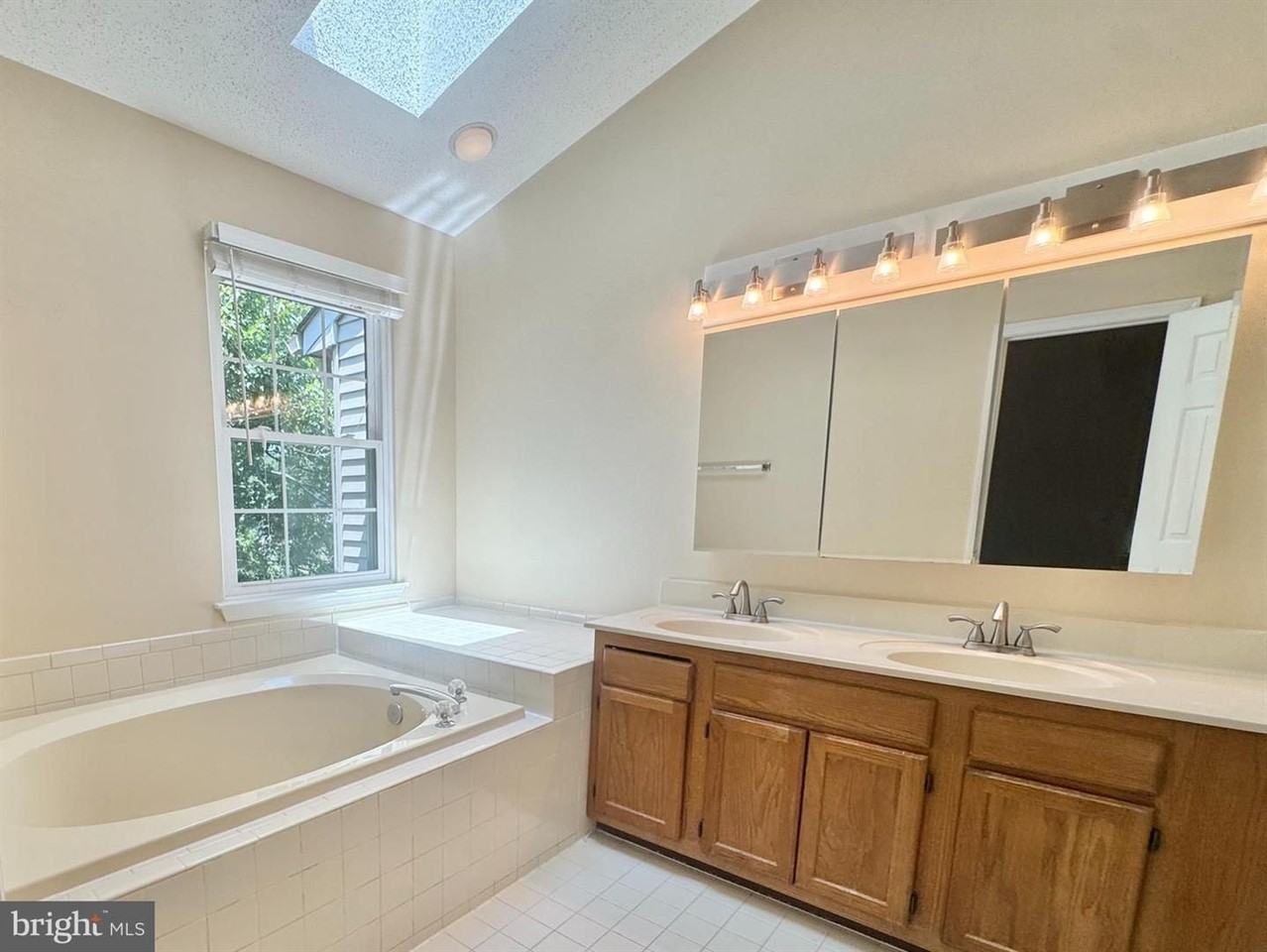 704 Stafford Glen Ct - Photo 4 of 17