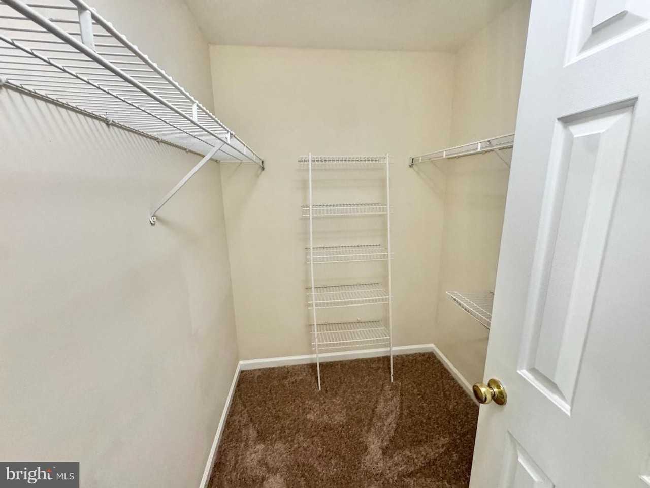 704 Stafford Glen Ct - Photo 5 of 17