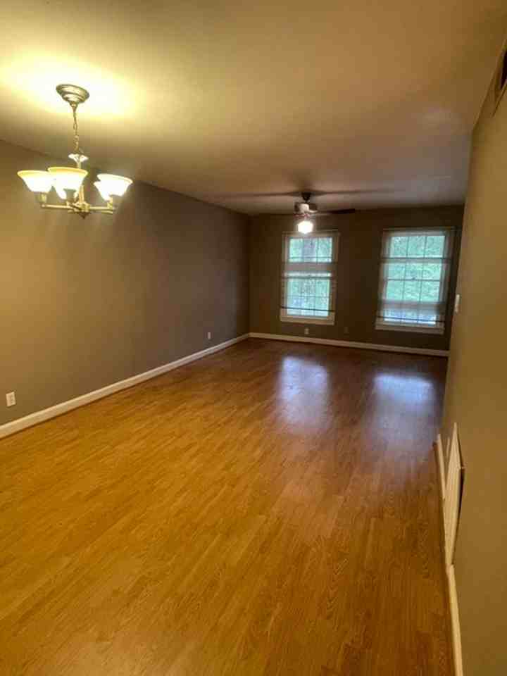 2811 Tully Sq Apt H - Photo 3 of 9