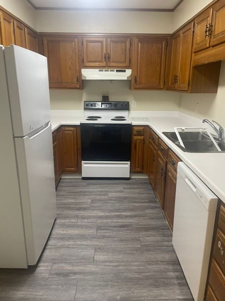 2811 Tully Sq Apt H - Photo 5 of 9