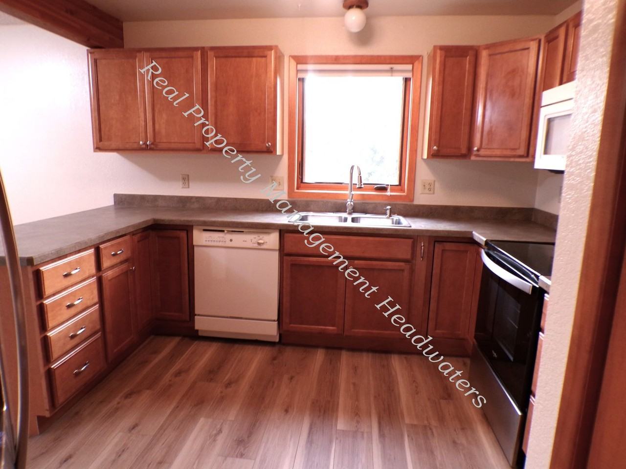 2552 Heritage Dr - Photo 3 of 20