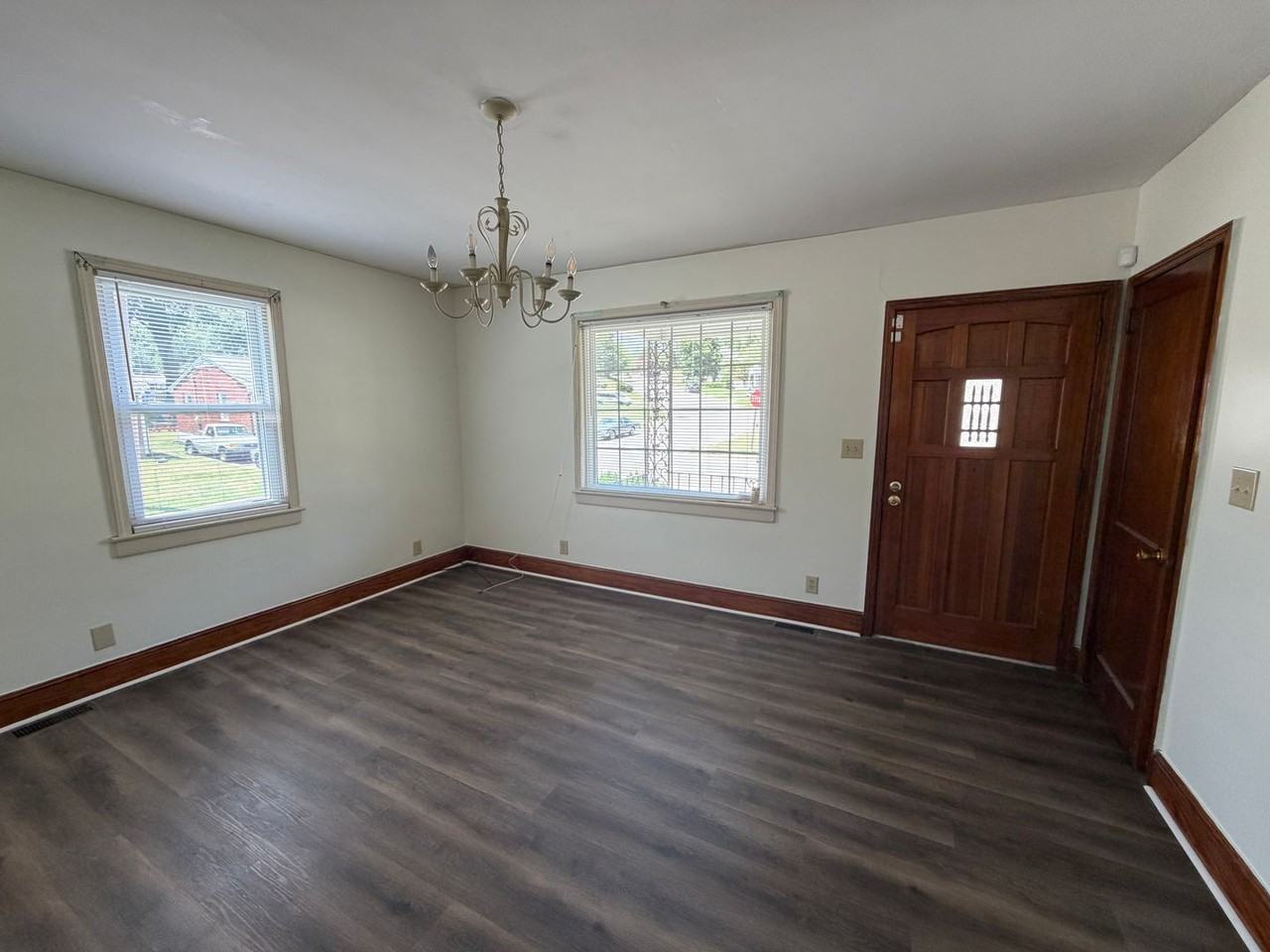 239 Motley Ave - Photo 4 of 19