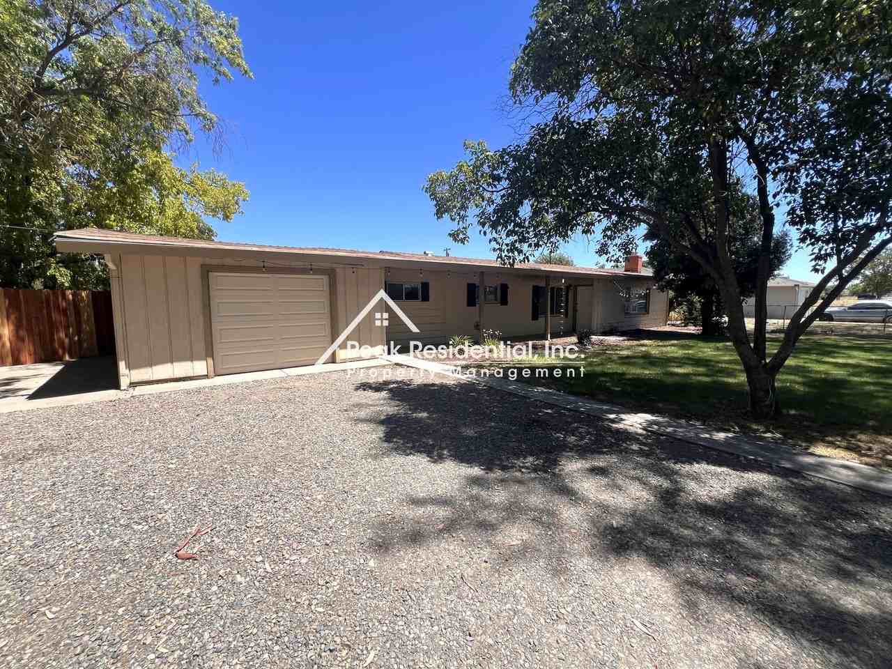 3201 Leona Cir - Photo 3 of 20